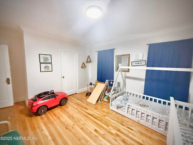 Building Photo - 6946 Oakwood St