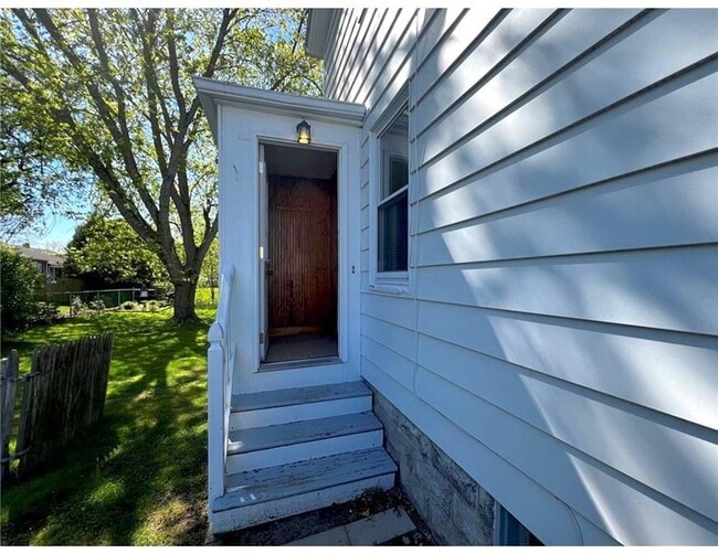 Building Photo - 348 Market St