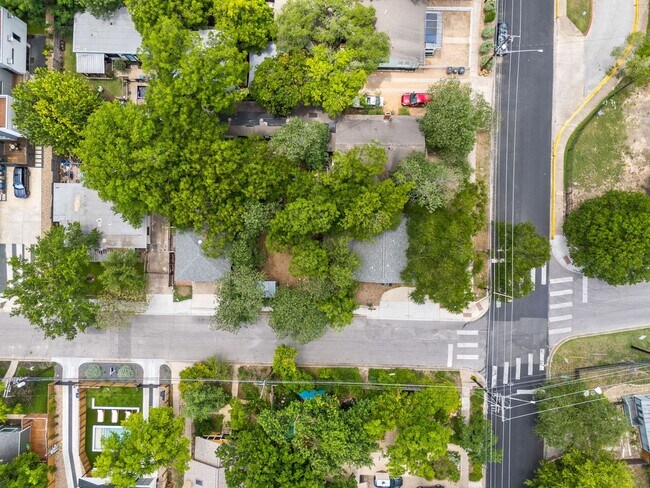 Building Photo - 2102 Brackenridge St