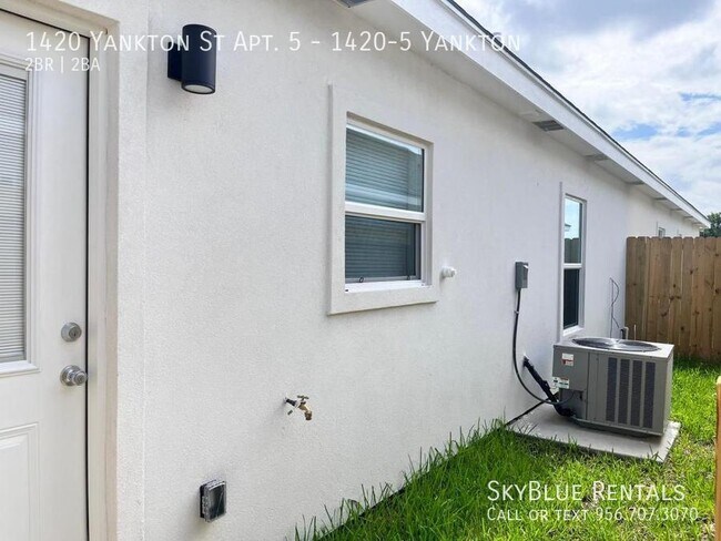 Building Photo - 1420 S Yankton St