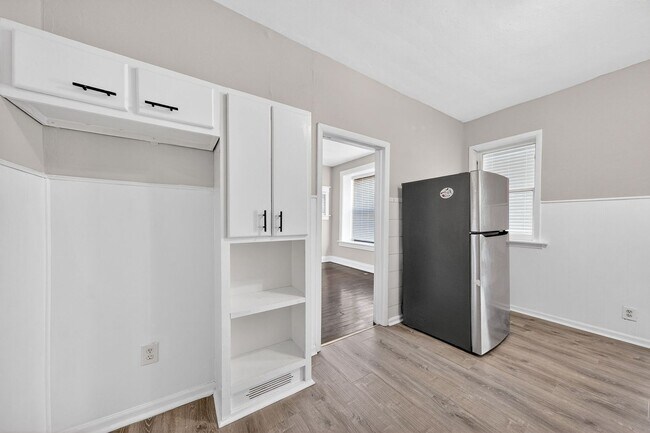 Building Photo - SECTION 8 WELCOME – 3BR Home with Covered Front Porch | $1,700