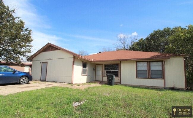 Building Photo - 1706 Cole St