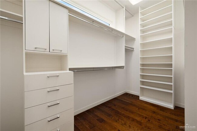 Building Photo - 22 Toronto Ave