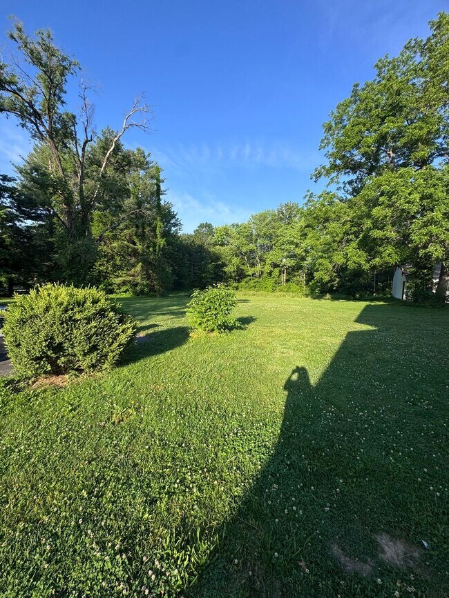 Building Photo - 5 Bd 2.5 Ba