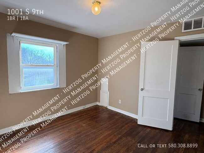 Building Photo - 1001 S 9th-