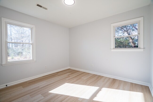 Building Photo - 110 Peabody Rd