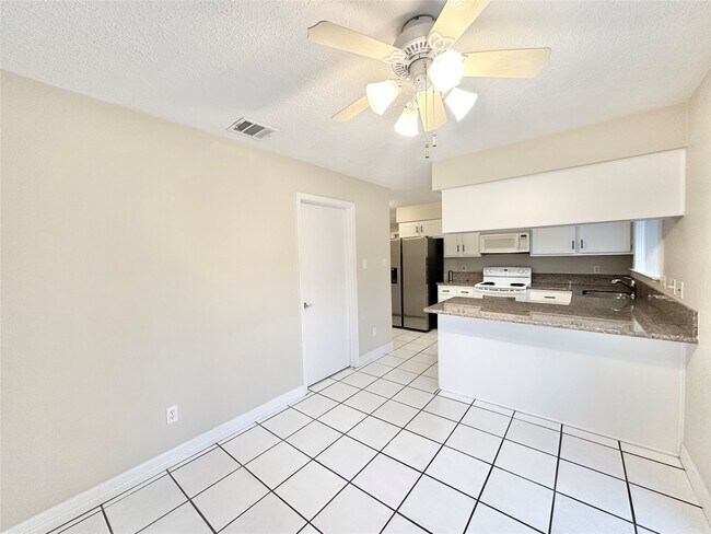 Building Photo - 65 Hickory Oak Dr