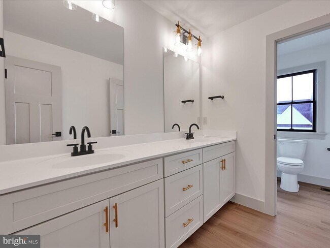 Building Photo - 4 Bed 3.5 Bath Brand New Custom Home in East Petersburg