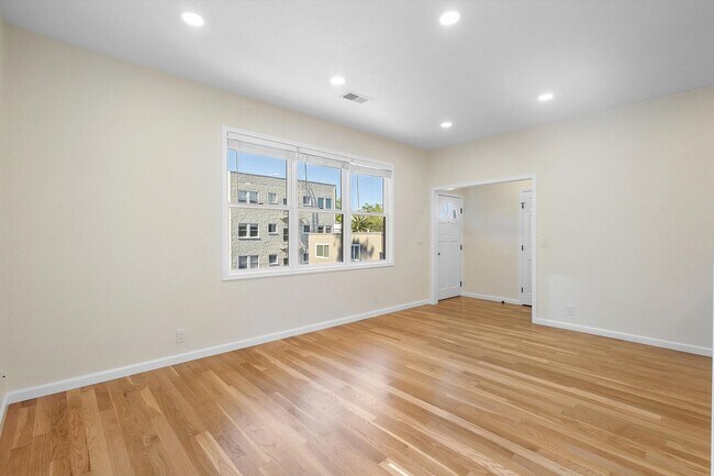 Building Photo - 2026 San Antonio Ave