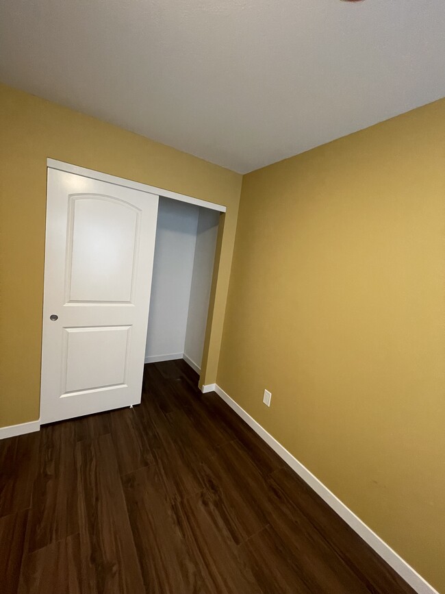 Building Photo - 5707 NE 74th Ct