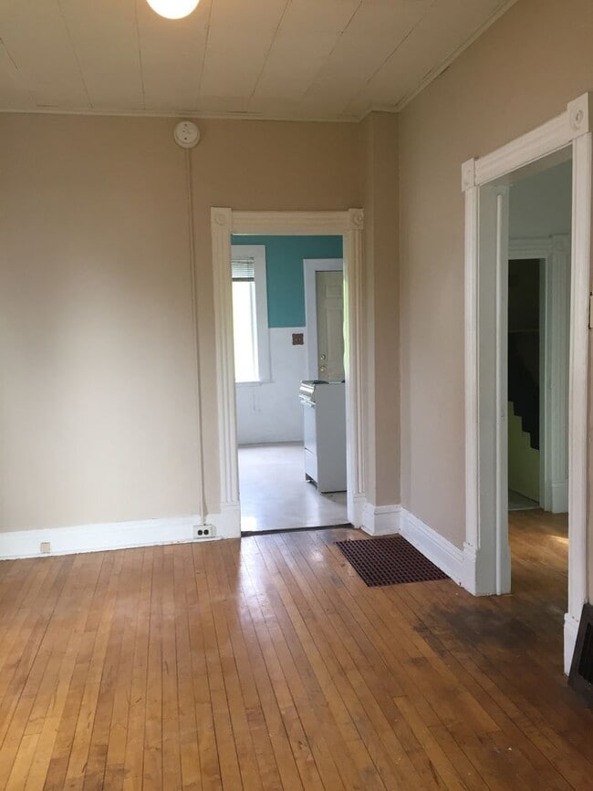 Building Photo - 1217 E 7th St