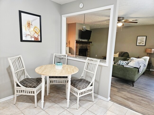 Building Photo - 1330 White Oak Dr