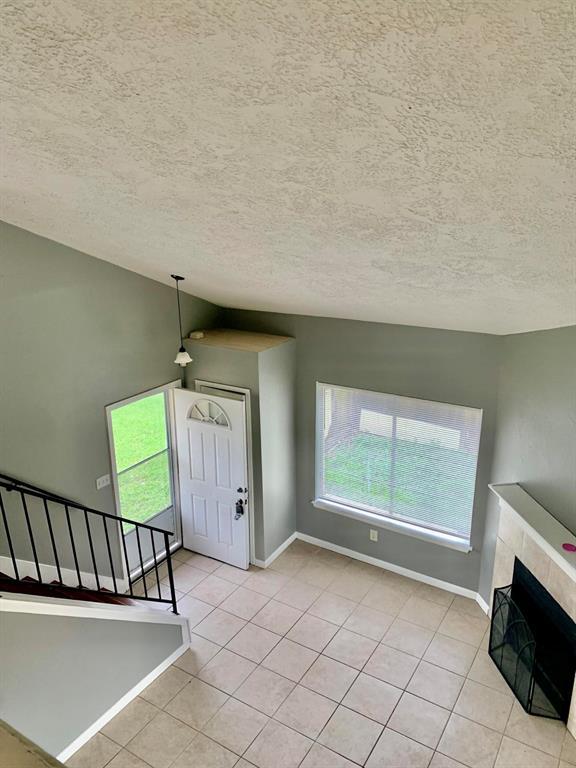 Building Photo - 15826 Bazelbriar Ln