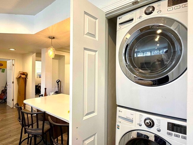 Building Photo - 12 Braemore Rd