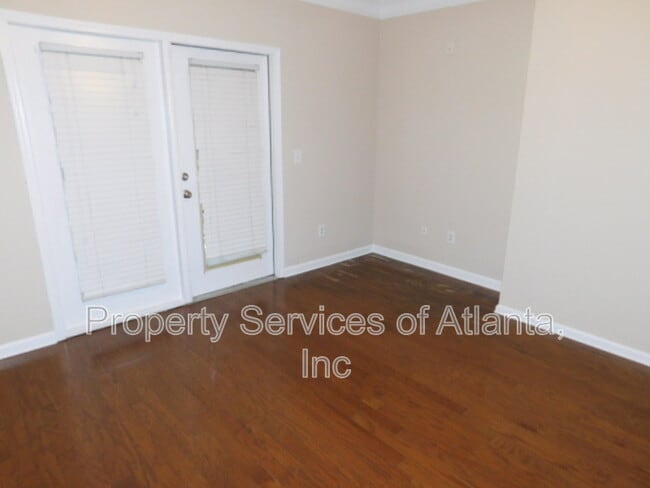 Building Photo - 5559 Glenridge Dr