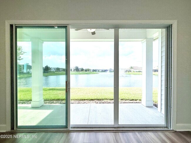 Building Photo - 10682 Aventura Dr