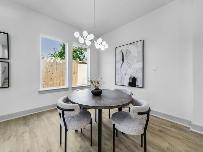 Building Photo - 2410 Vaughn St