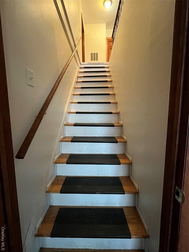 Building Photo - 40 Katrina Falls Rd