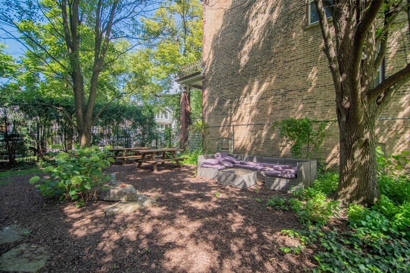 Building Photo - 3427 W Shakespeare Ave