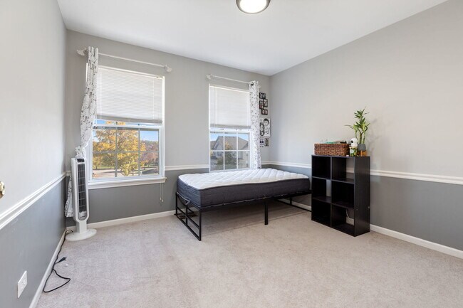 Building Photo - 9 Lake Plumleigh Ct