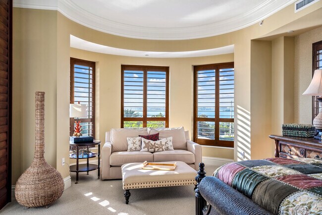 Building Photo - 5310 N Ocean Dr