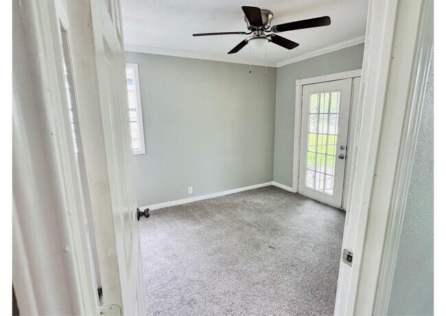 Building Photo - 4914 Kelso St