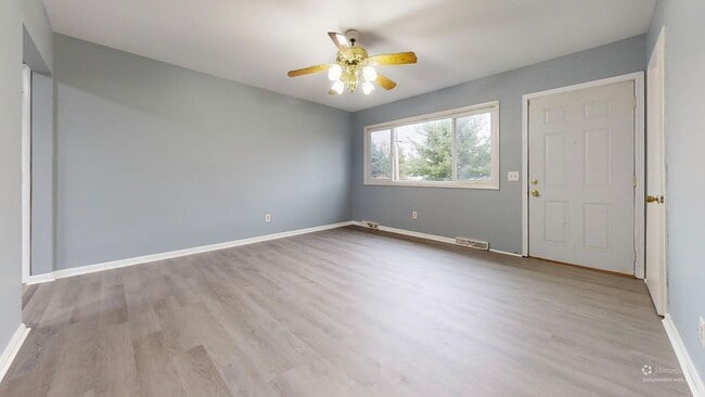 Building Photo - Galion Schools, Ranch with Garage!