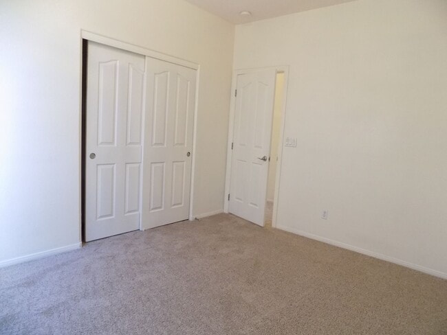 Building Photo - Single Story 4 Bedroom