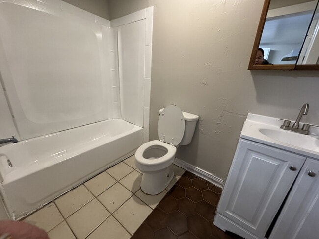 Building Photo - One bedroom unit ready for move in on General McMullen