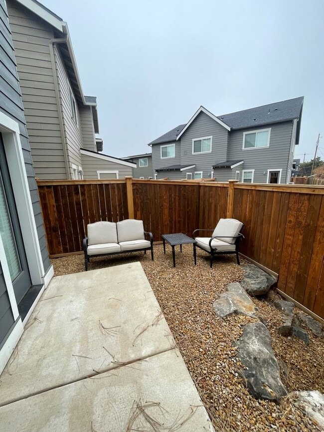Building Photo - 61534 SE Lucia St