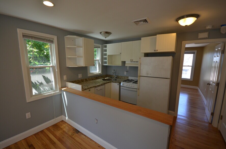 Primary Photo - 7 Cheever Ct