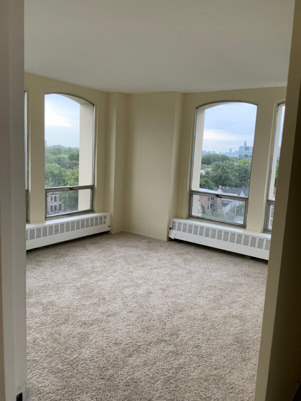 Building Photo - 1400 E 55th Pl