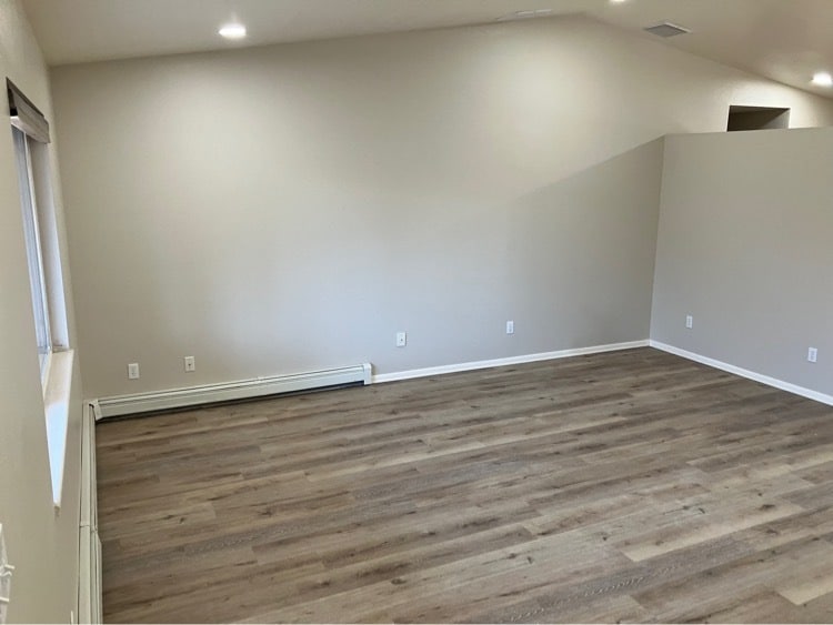 Building Photo - 2999 1/4 Pinyon Ave