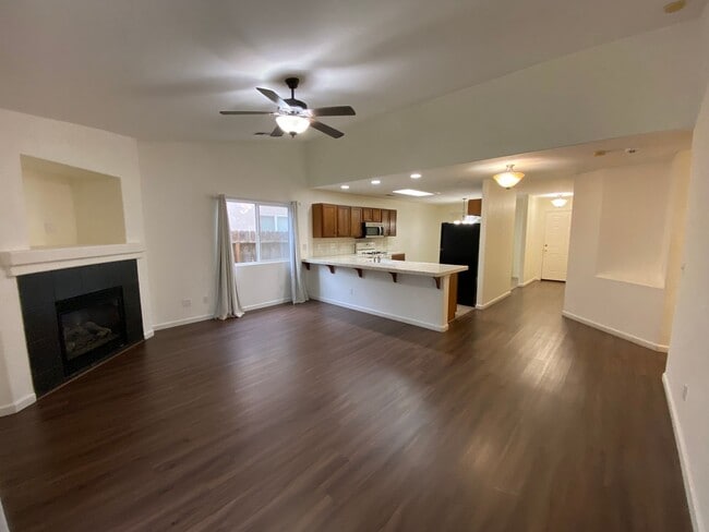 Building Photo - NW Visalia Home coming soon!!