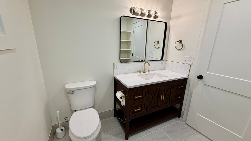 Building Photo - 145 N Byron Ave