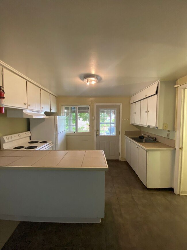 Building Photo - Cheney Studio Apartment Available 8/15