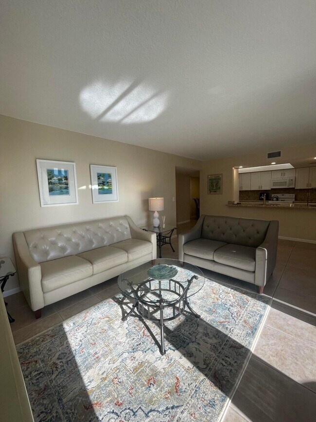 Building Photo - 450 Egret Cir