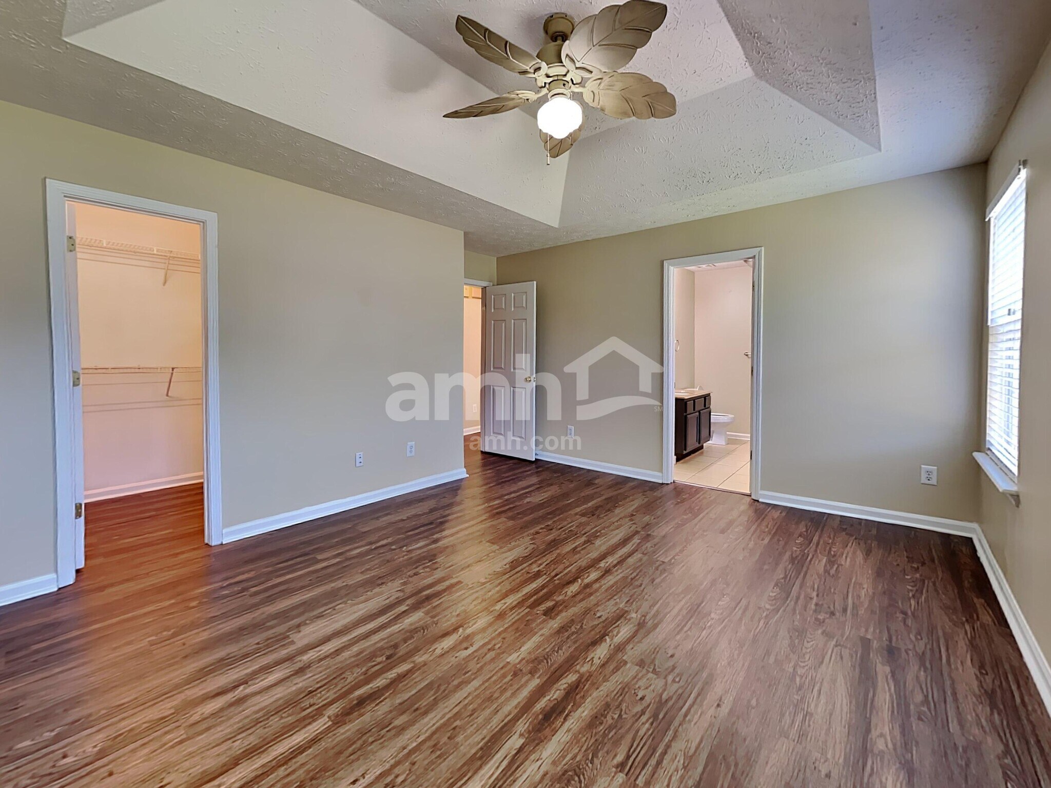 Building Photo - 4855 Lake Park Ter