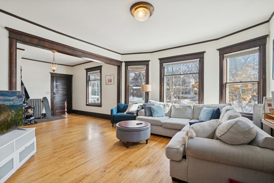 Building Photo - 2120 Emerson Ave S