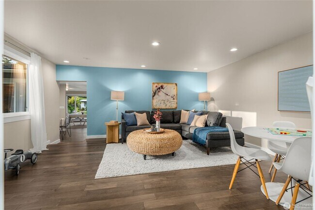 Building Photo - Classic Mid-Century Rambler with Modern Co...