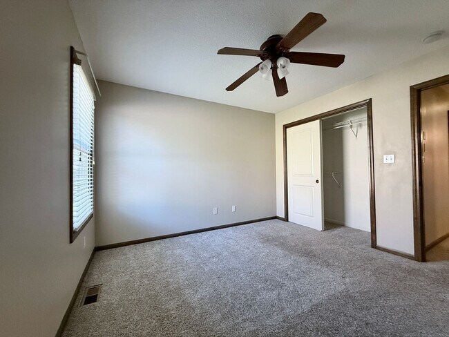 Building Photo - 1303 Cottonwood Ave