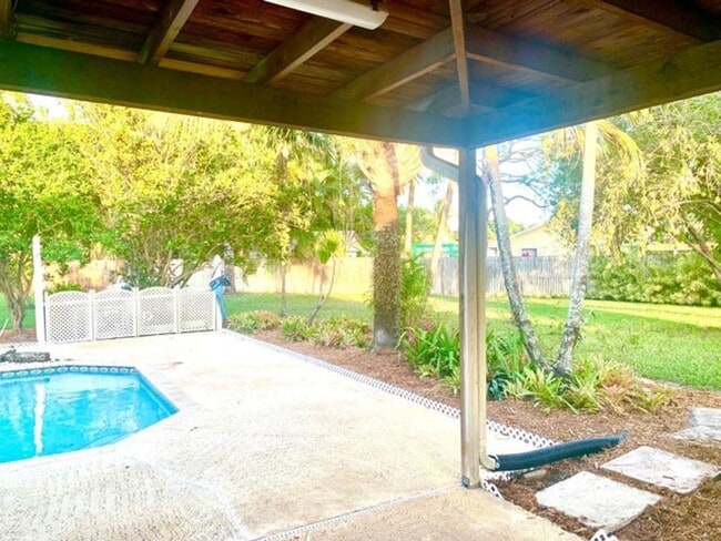 Building Photo - 107 Gibraltar St