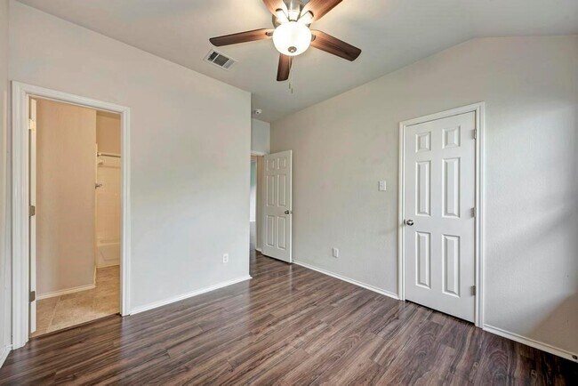 Building Photo - 1124 Alexandria Way