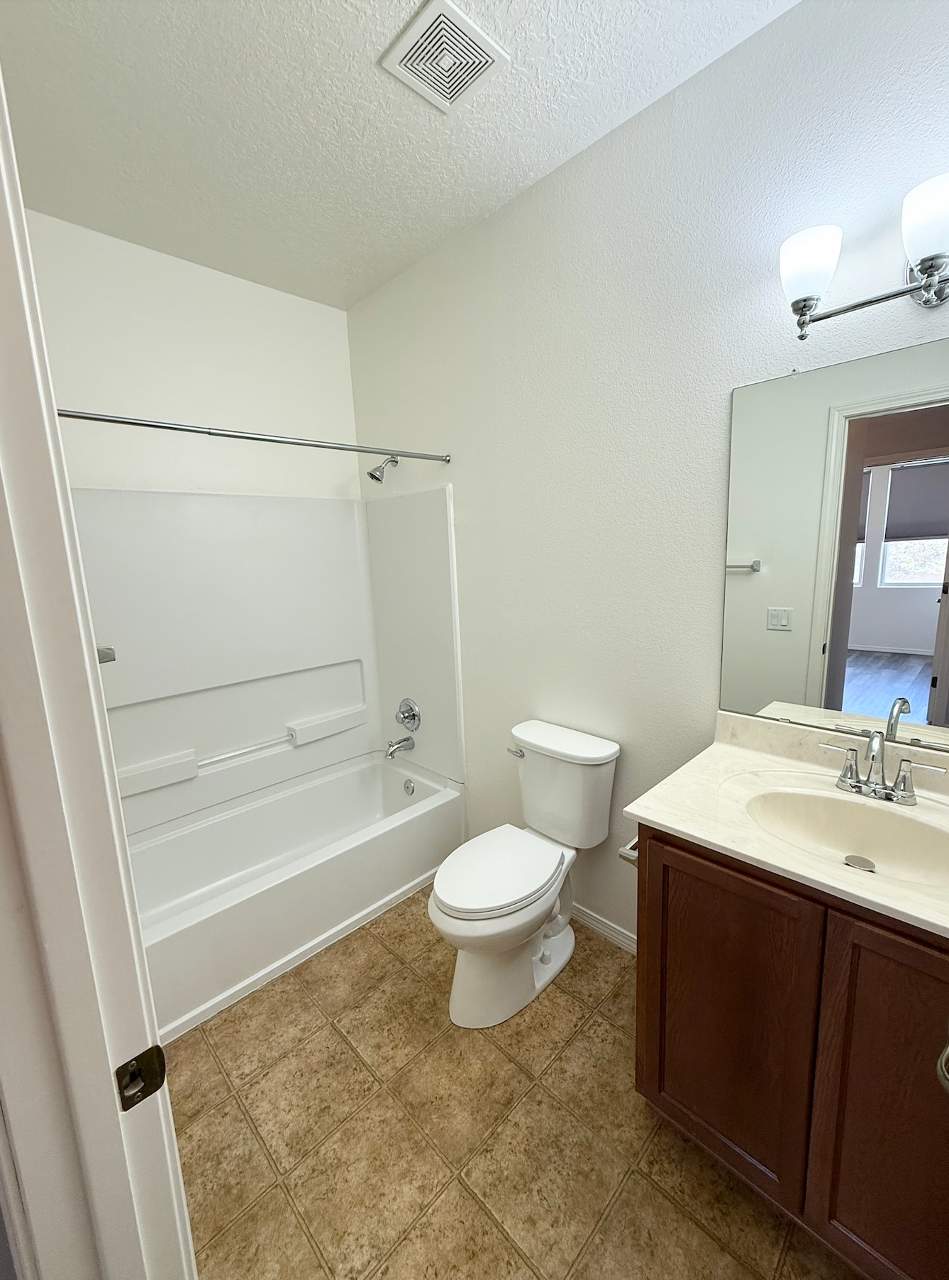 Guest Bath - 601 Menaul Blvd NE