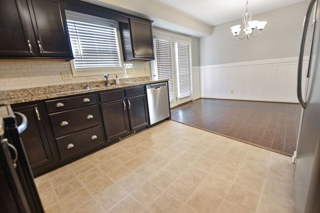 Building Photo - Pet Friendly Four Bedroom!