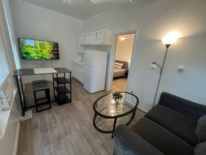 Building Photo - 920 N 9th St Rd