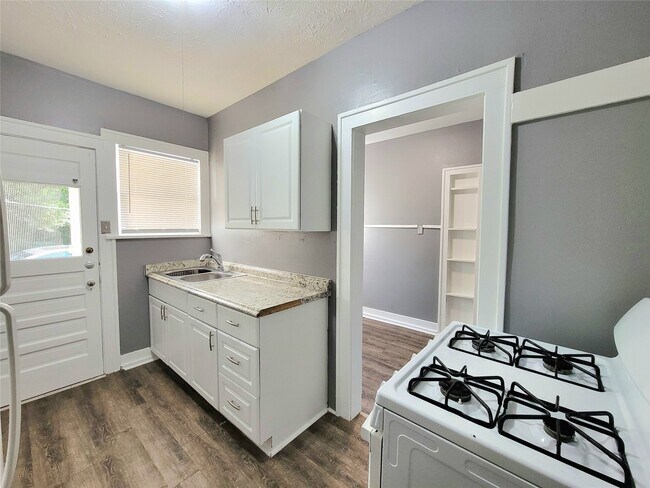 Building Photo - 1238 Peden St