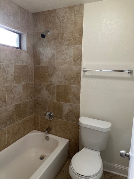 Building Photo - 718 Maple Glen Dr