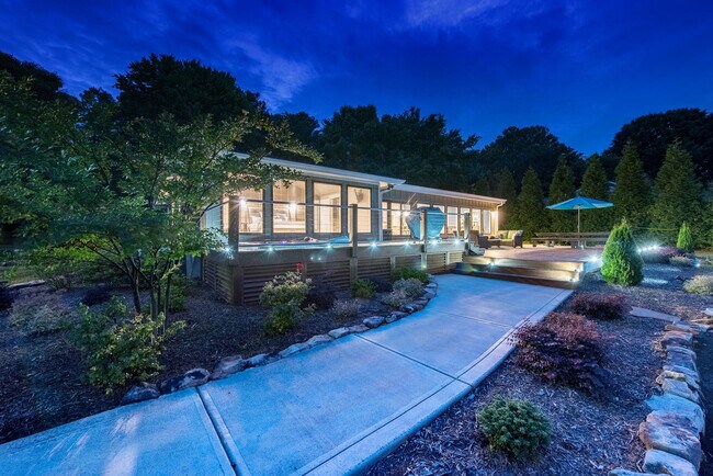 Building Photo - 643 Isle of Pines Rd