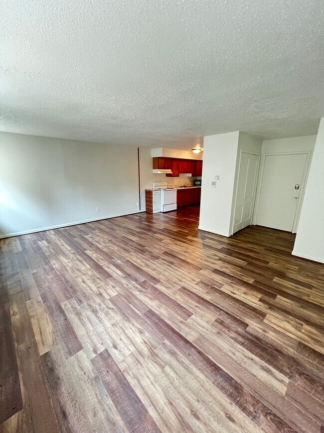 Building Photo - Spacious 1 Bedroom Apartment! COMING SOON! - Avaliable August 1st